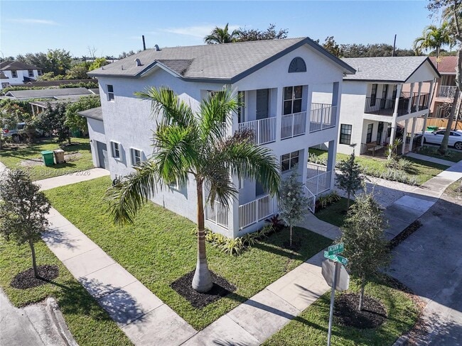 Building Photo - 5610 SW 43rd St