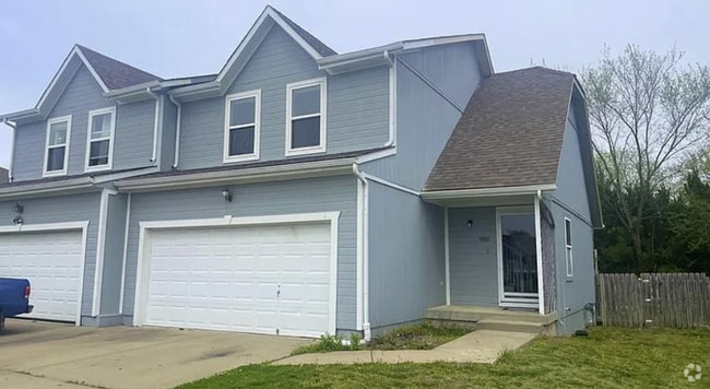 Building Photo - 19009/19011 S Ash St, Belton, MO 64012 Unit 19011 S Ash St Rental