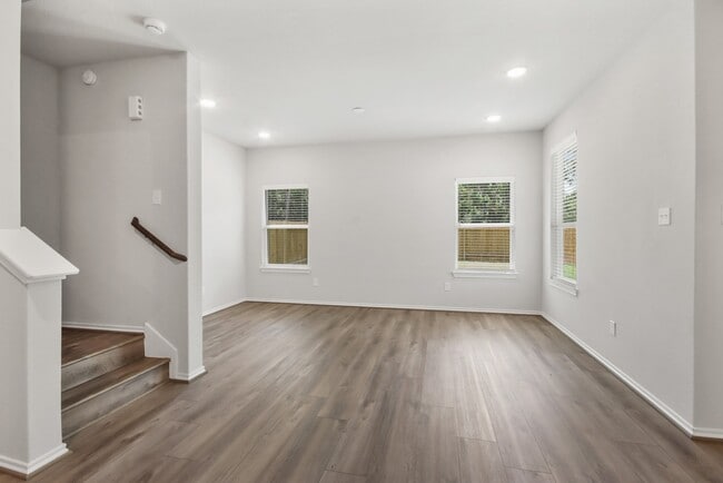 Photo - 1403 Acorn Mdw St