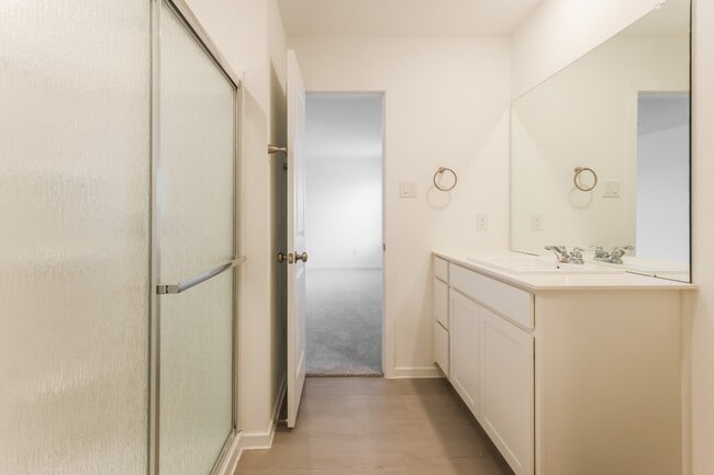 Photo - 303 Bush Mdw Ln