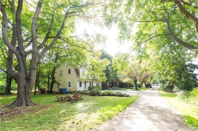 Photo - 554 E Main Rd