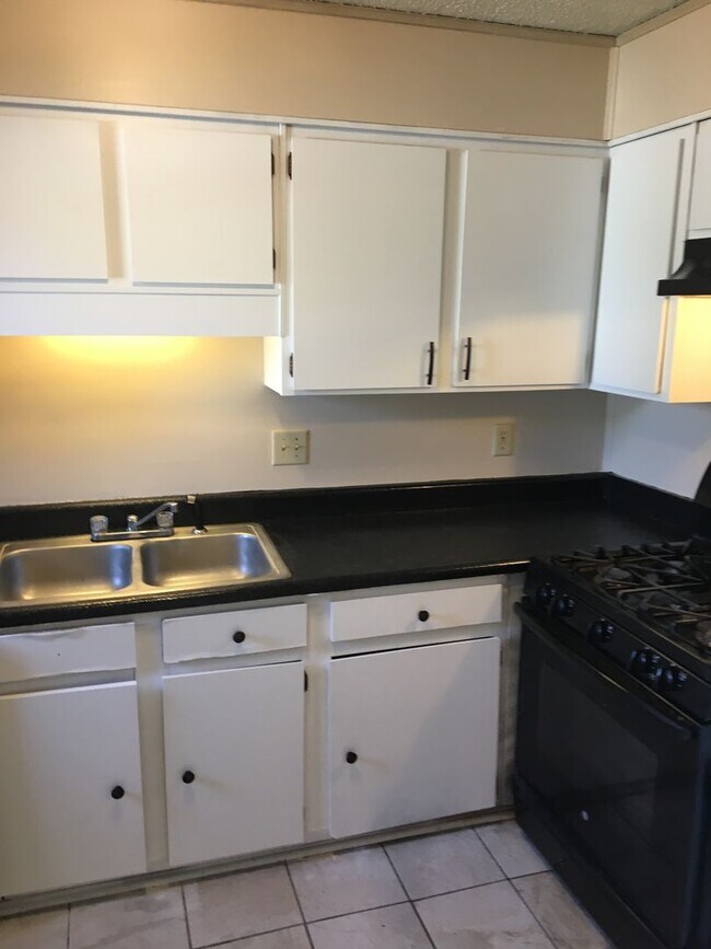 Photo - 2 Bedroom 2.5 Bath Townhome in Spicewood Townhome Community