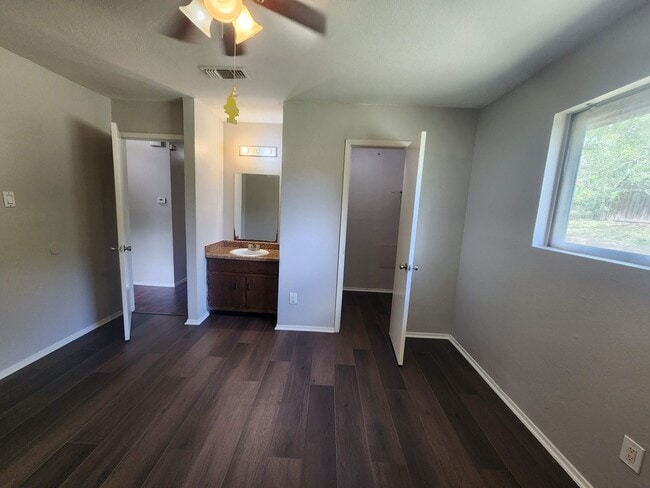 Photo - 6916 Pondsdale Ln