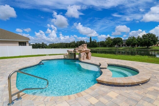 9018 Pinebreeze Dr