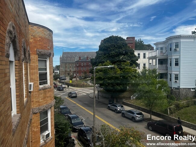 Building Photo - 270 Bowdoin St Unit 9