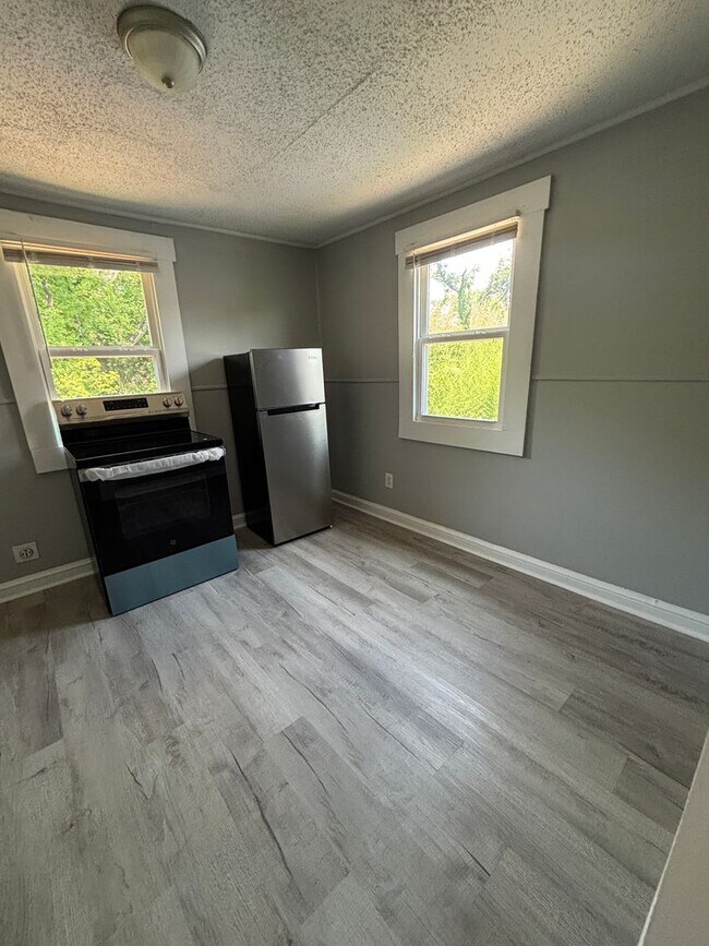 156 Garrett St Unit C