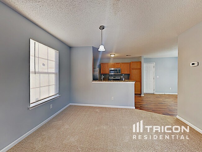 Photo - 208 E Waverly Pl Ct