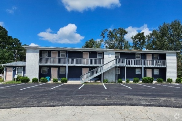 Building Photo - Camellia Cottages Rental