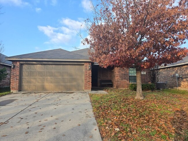 Building Photo - FOR LEASE! 3/2/2 Home in Golden Pond Estates HOA! (35% BAC)