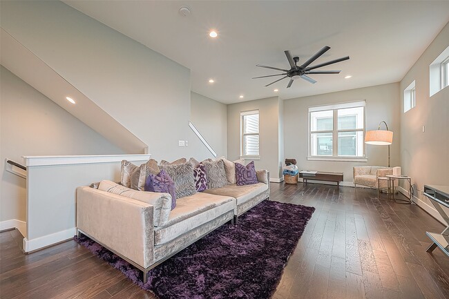 Photo - 712 Clark St