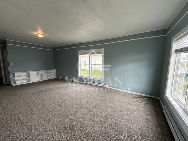 Photo - 307 S Main St