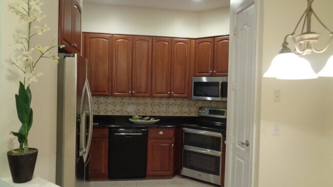Photo - 1825 Bridgepointe Cir