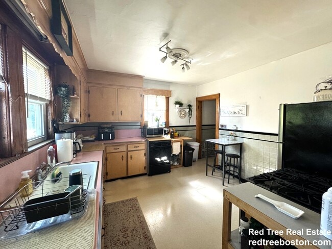 Photo - 27 Strathmore Rd Unit 1