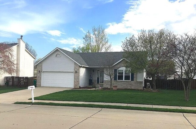 Building Photo - 335 Moultrie Ln