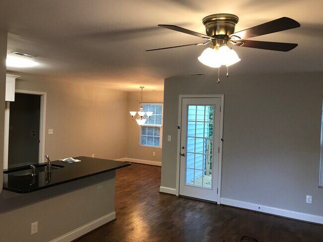 Photo - 427 Berwick Dr