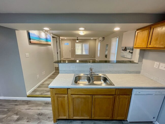 Photo - 535 Winder St