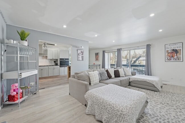 Photo - 827 194th St