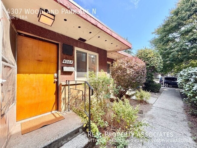 Building Photo - 4307 Woodland Park Ave N Rental