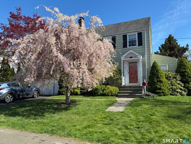 Photo - 11 Fairlea Ave