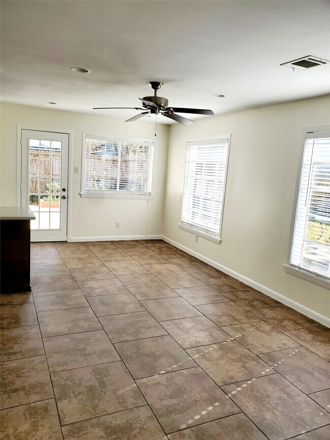 Photo - 7953 Ridgeview Dr