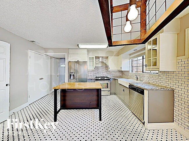 Photo - 4338 Walsh Ln