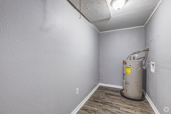 1 BR, 1 BA - 576SF