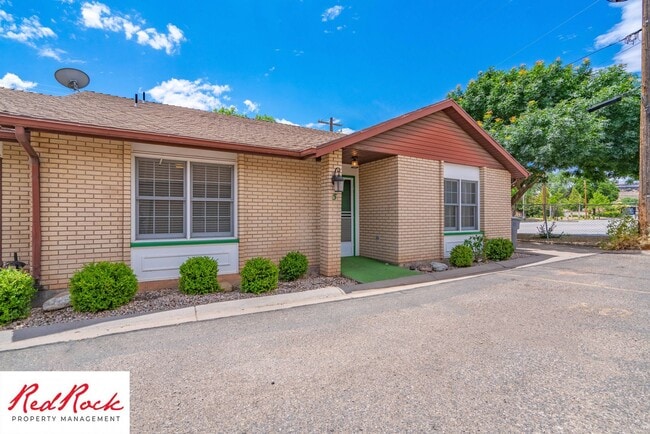 Photo - 3 Bedroom End Unit Home in Downtown St. Ge...