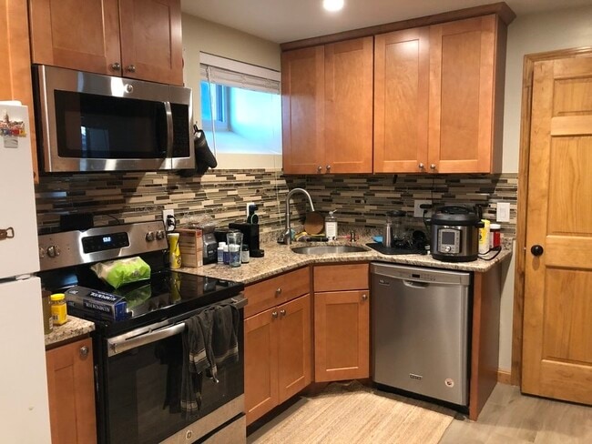 Granite countertops - 10 Brookings St. Unit Alcove