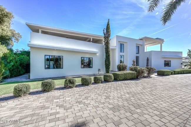 Building Photo - 5001 N Chiquita Ln