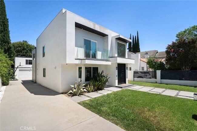 Photo - 4630 Cedros Ave