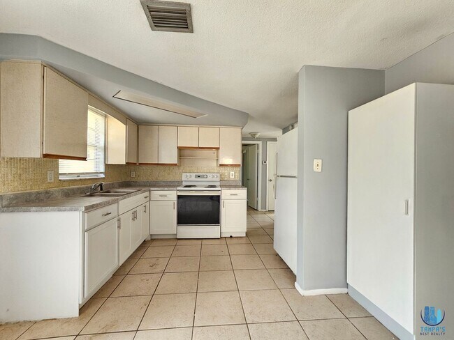 Photo - 2 bedroom, 1 bath, 1 car garage house for rent in Port Richey - Available NOW