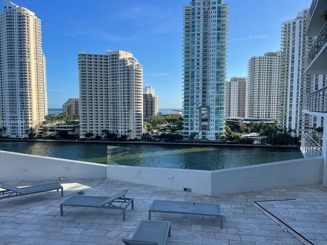 Building Photo - 325 S Biscayne Blvd Unit 3716