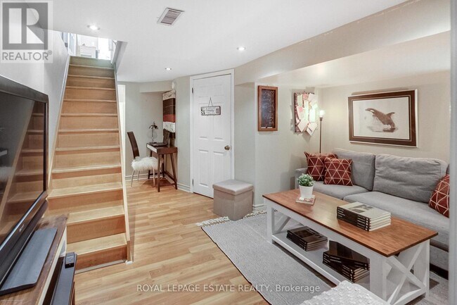 Photo - 4 Linton Ave