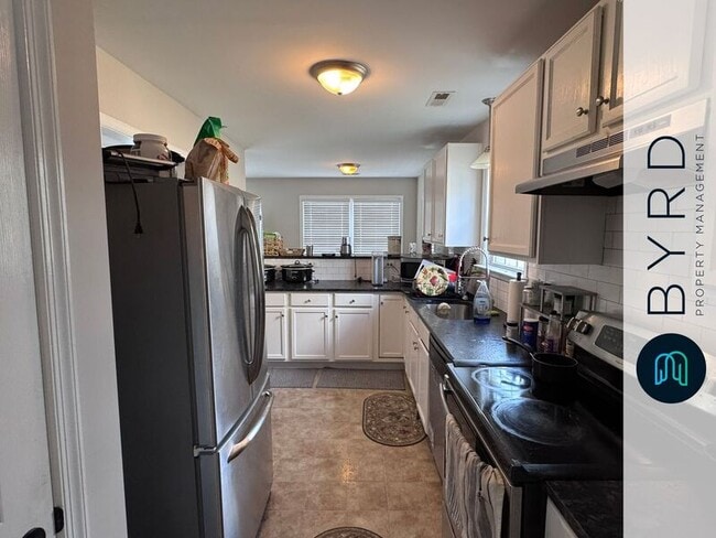 Photo - 115 E 14th St