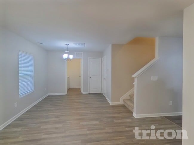 Photo - 437 Brookfield Dr