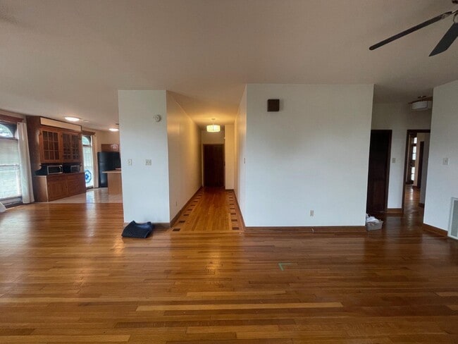 Photo - 4611 Woodlawn Dr