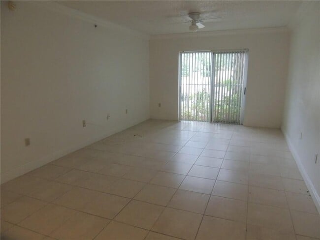 Photo - 9905 Westwood Dr Unidad 163