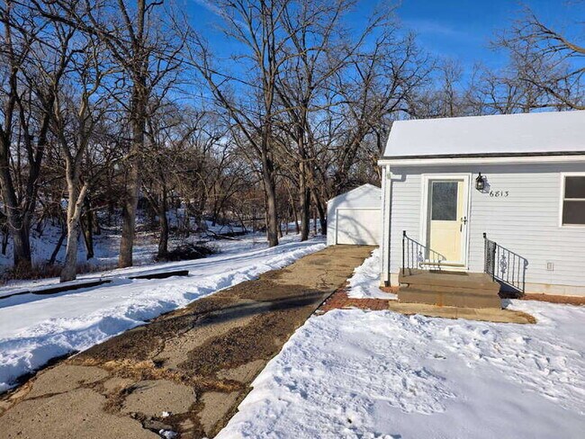 Photo - 6813 Urbandale Ave