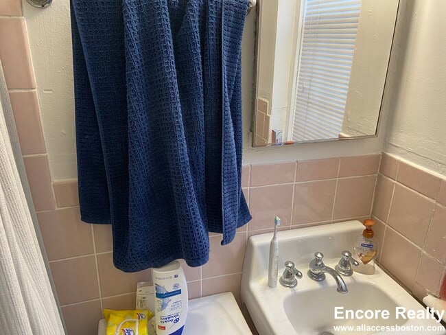 Building Photo - 61 S Huntington Ave Unit 302