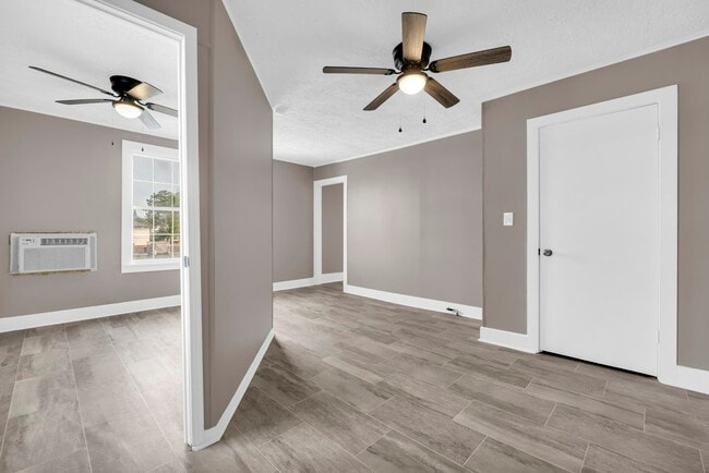 Photo - 817 College St Unit 817 College St #2