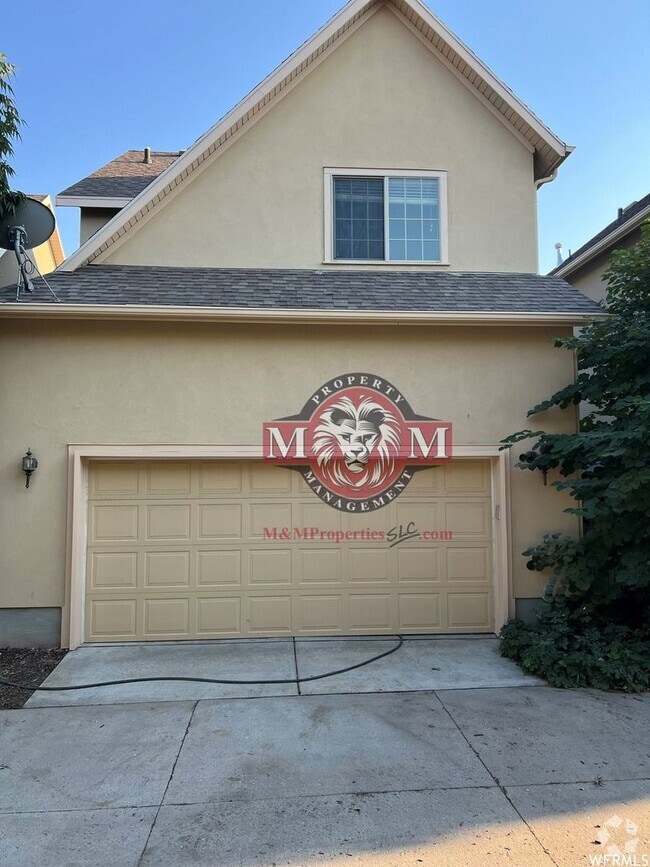 Building Photo - Beautiful 3 Bed 2.5 Bath - 2 Story Home in...