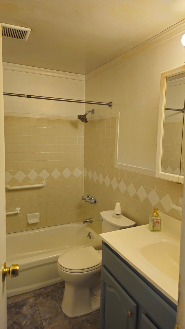 Photo - 366 Hoover Ave Unit Whitestone Gardens