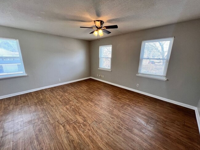 Photo - 2-Bed, 1-Bath Apartment with Garage Parking!
