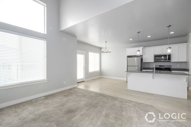 Photo - Gorgeous Townhome in Great Location!