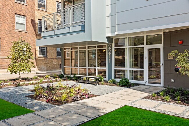 Photo - 2211 Maple Ave Unit 402