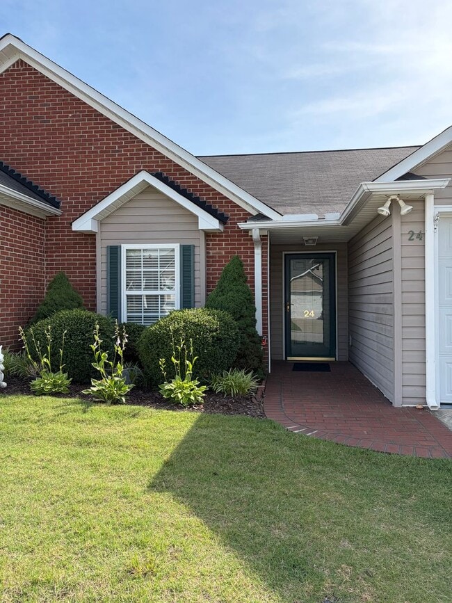Building Photo - Prime Simpsonville Location!!