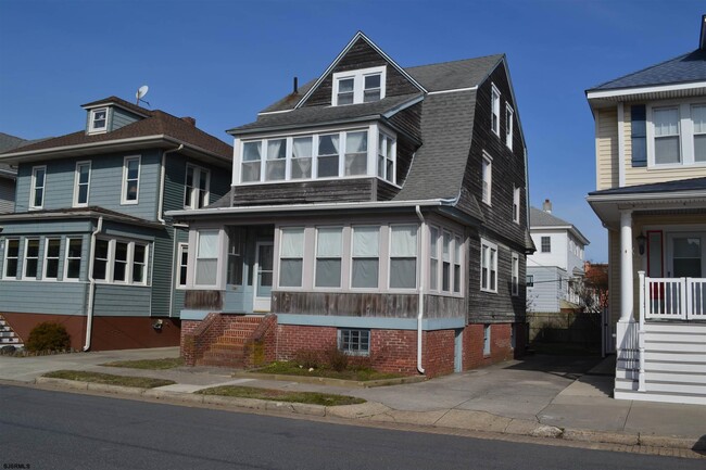 Photo - 19 S Surrey Ave House