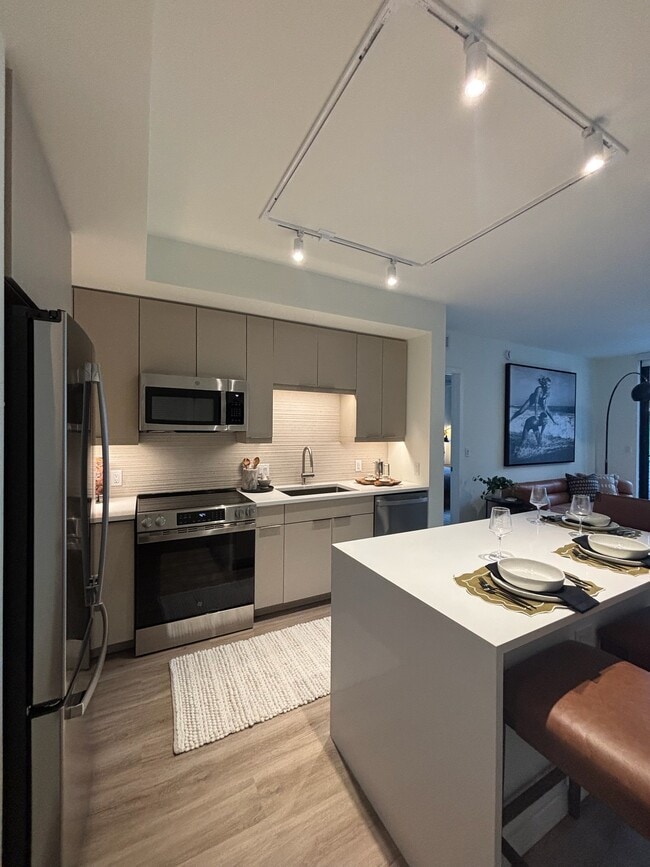 Building Photo - 221 NE 26th Ter Unit B12