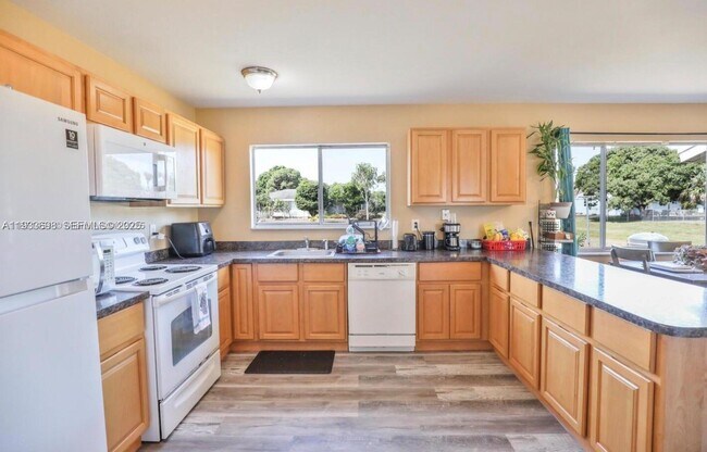 Photo - 250 SW Homeland Rd