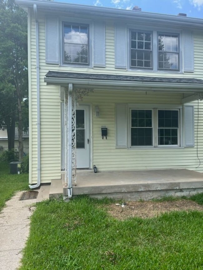 Building Photo - Berry St 2 Unit Berry St 2